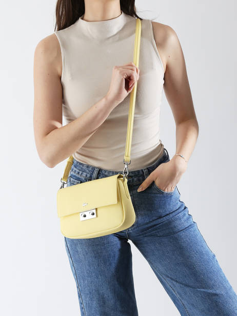 Sac BandouliÃ¨re Daily City Lacoste Jaune daily city NF4757DZ vue secondaire 1